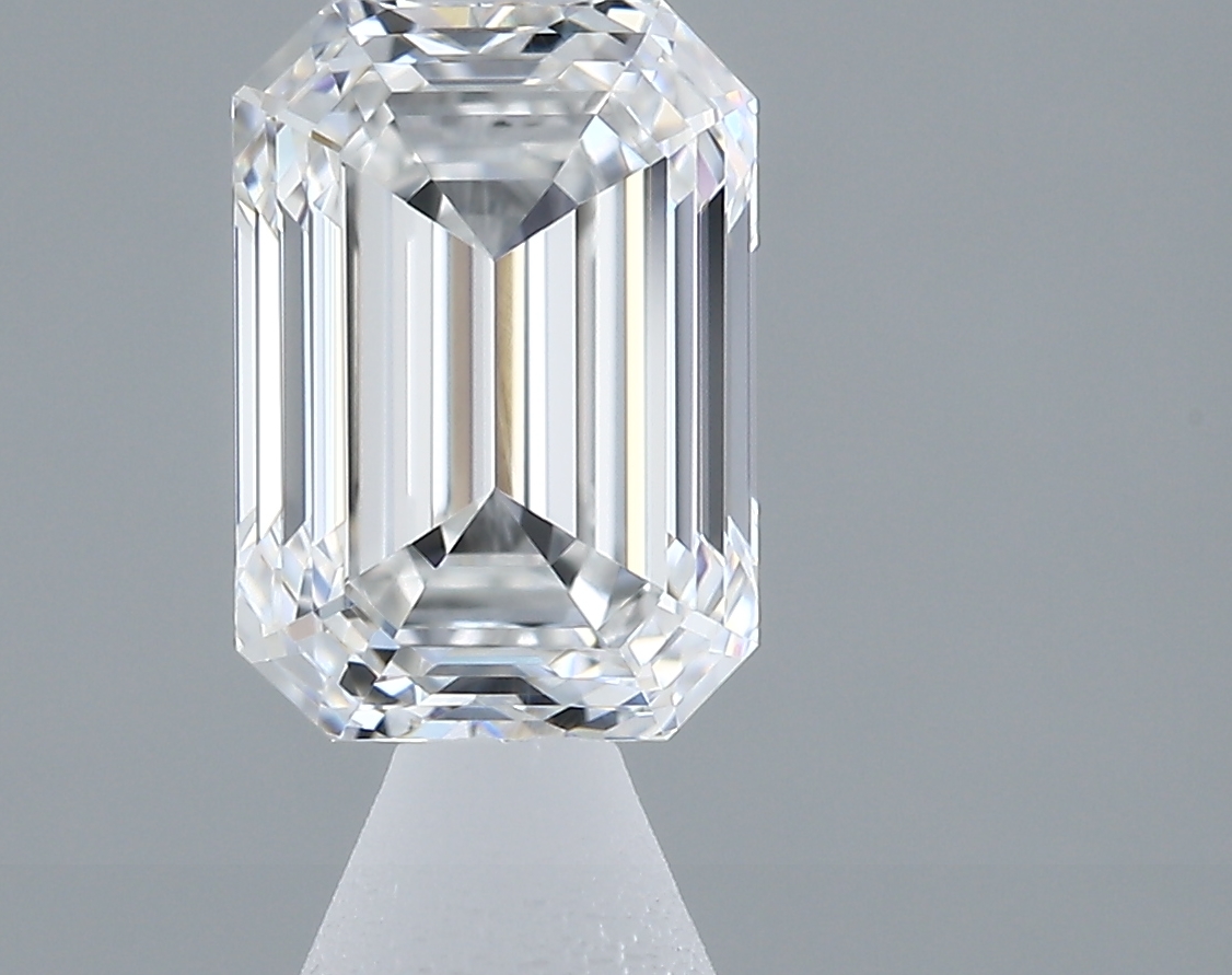ROUND diamond